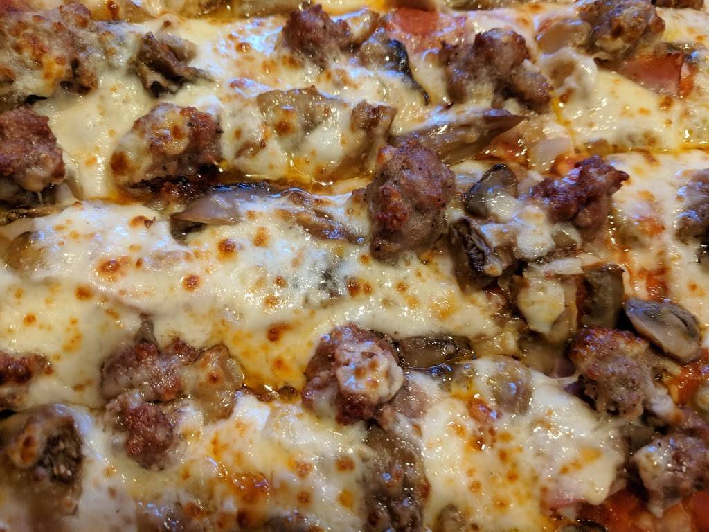Johnnys Pizza House | meal delivery | 8873 Highland Rd, Baton Rouge, LA 70808, USA | 2257639797 OR +1 225-763-9797