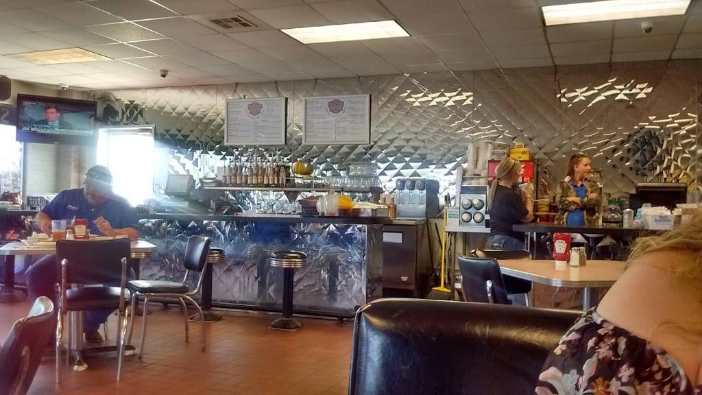 Pontes Diner | restaurant | 680 US-84, Fairfield, TX 75840, USA | 9033895555 OR +1 903-389-5555
