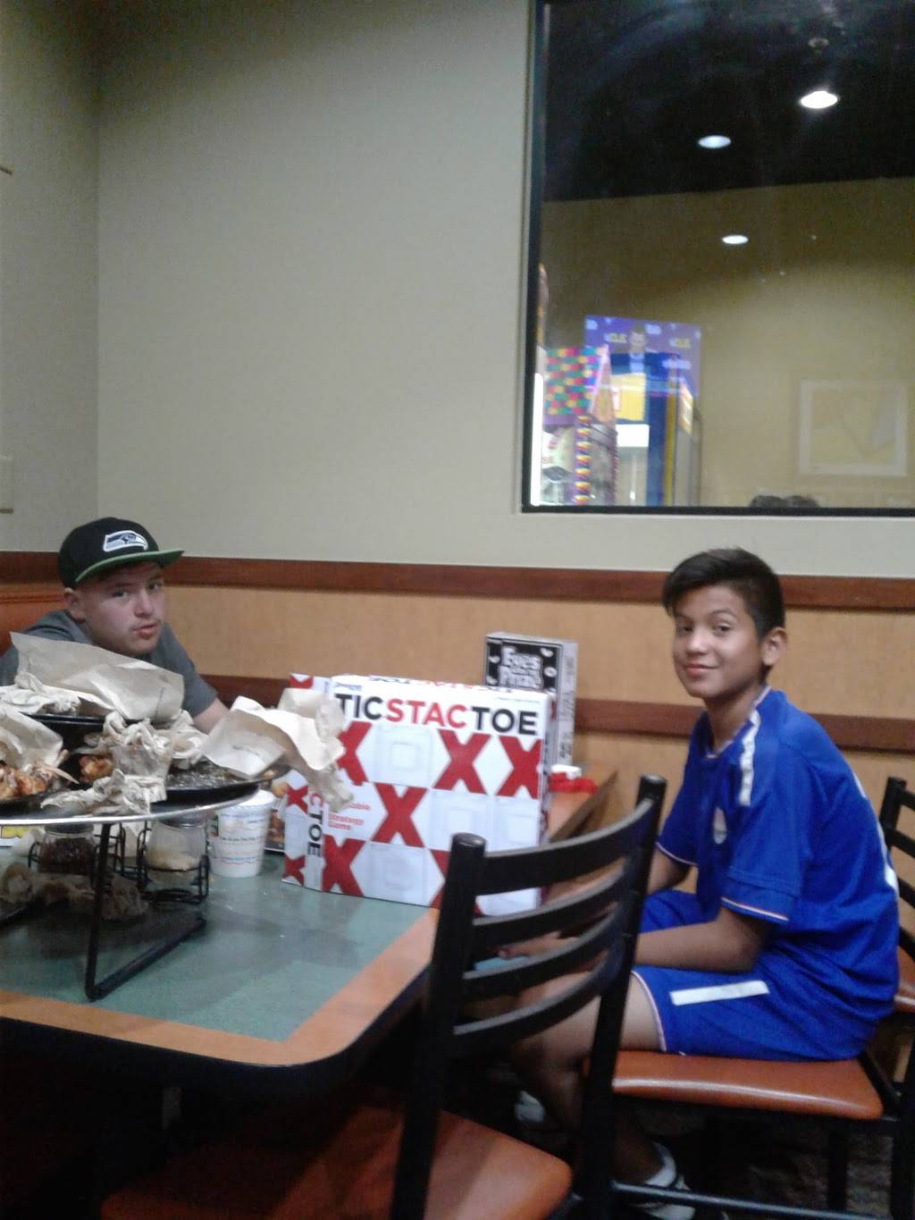 Round Table Pizza | meal delivery | 2585 Canyon Springs Pkwy, Riverside, CA 92507, USA | 9516568184 OR +1 951-656-8184