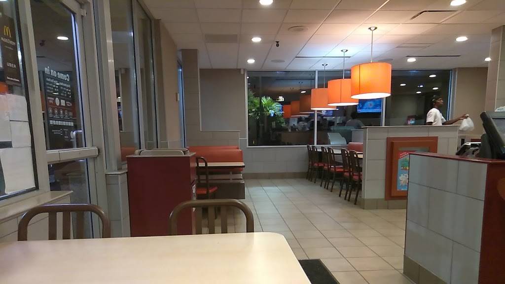 McDonalds | cafe | 2022 Yale St, Houston, TX 77008, USA | 7138805880 OR +1 713-880-5880