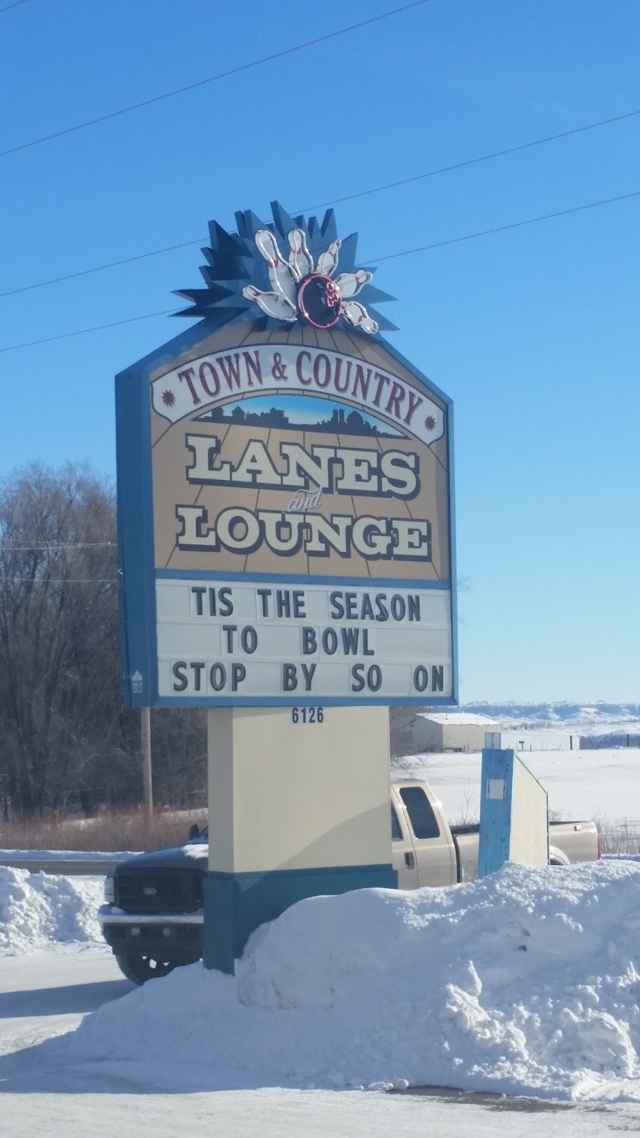 Town & Country Lanes, Lounge and Cafe | restaurant | 6126 Hwy 312, Billings, MT 59105, USA | 4063735100 OR +1 406-373-5100