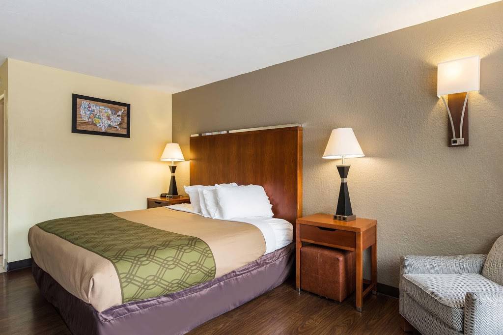 Econo Lodge | restaurant | 121 E Mill Creek Rd, Pigeon Forge, TN 37863, USA | 8653654145 OR +1 865-365-4145