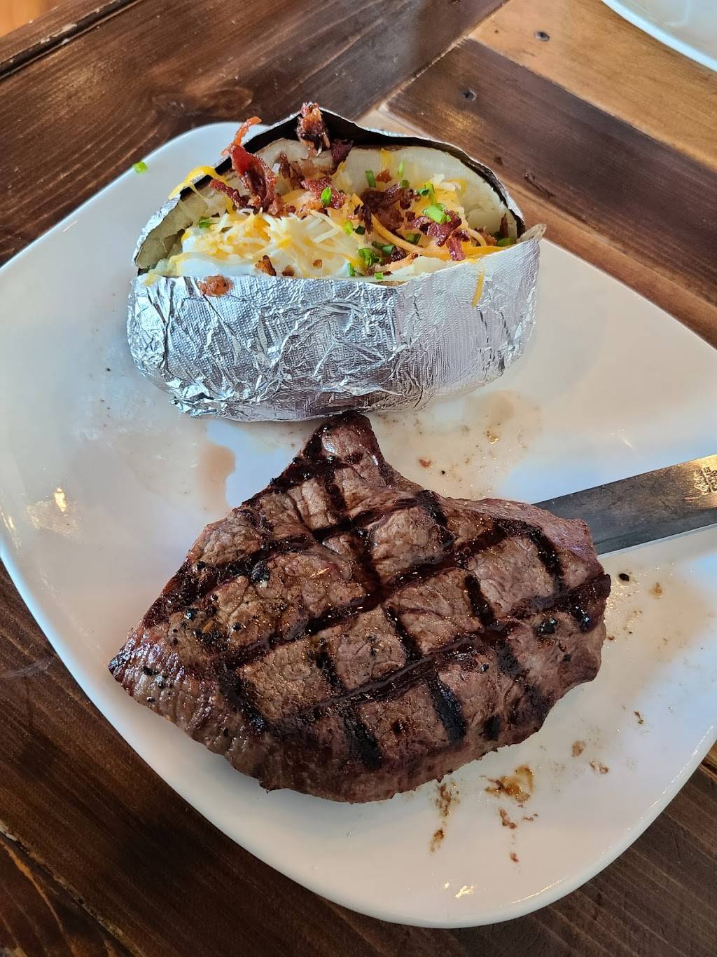 Jakes Steakhouse & Sports Bar | restaurant | 620 Edmond St, St Joseph, MO 64501, USA | 8163643922 OR +1 816-364-3922