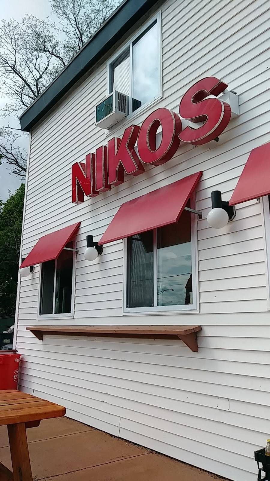 nikos roast beef