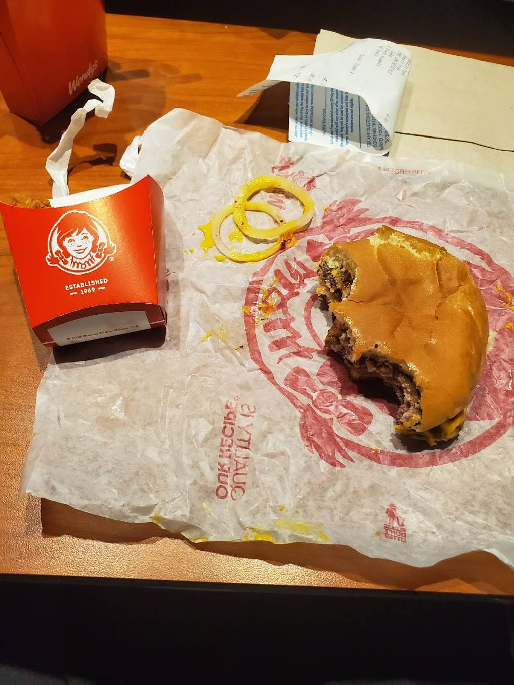 Wendys | restaurant | 8703 University Blvd, Moon, PA 15108, USA | 4122644343 OR +1 412-264-4343