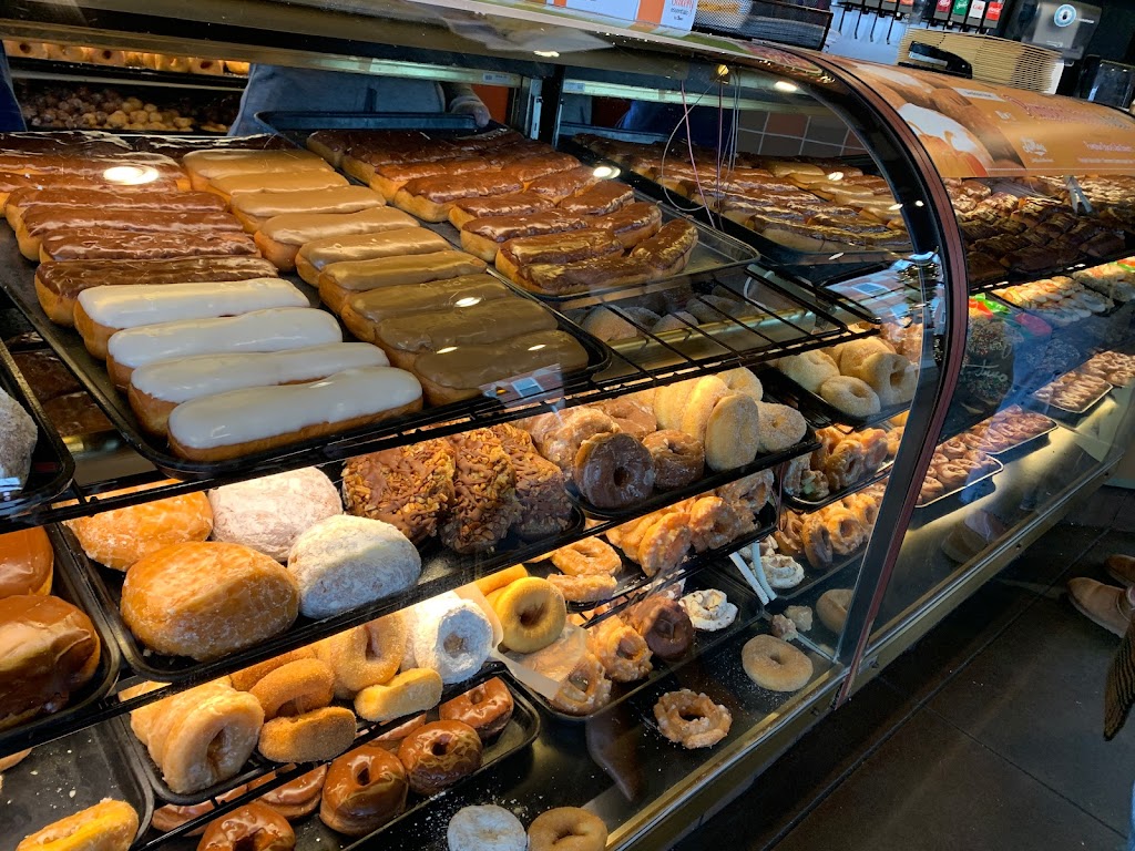 LaMars Donuts and Coffee | bakery | 3395 Main St, Kansas City, MO 64111, USA | 8165617176 OR +1 816-561-7176