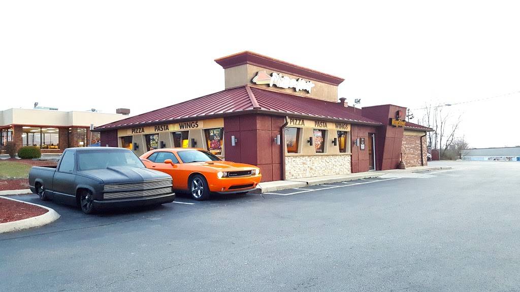 Pizza Hut Meal takeaway 629 N Main St, Crossville, TN 38555, USA