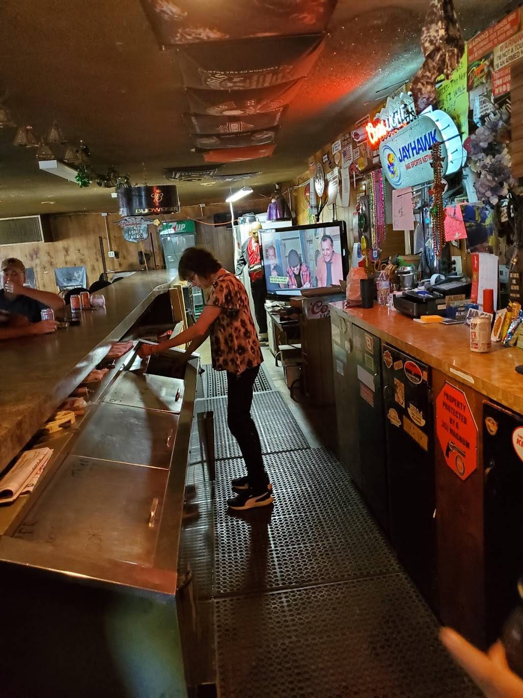 Hurricane Sherrys Bar | restaurant | 625 S Main St, Wellsville, KS 66092, USA | 7852421918 OR +1 785-242-1918