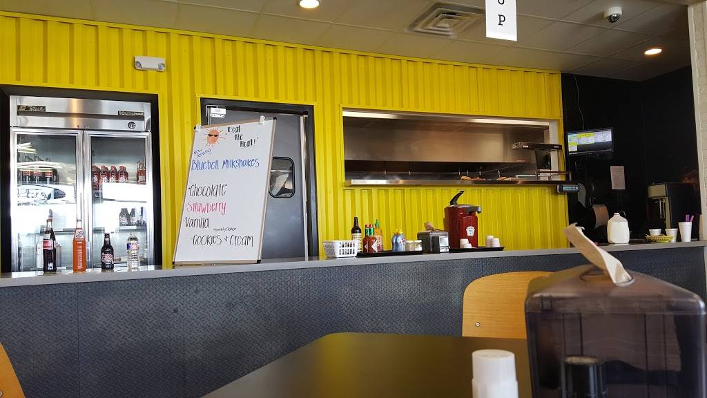 Flash Burger | restaurant | 119 Business Park Dr #100, Kenedy, TX 78119, USA | 8305830870 OR +1 830-583-0870