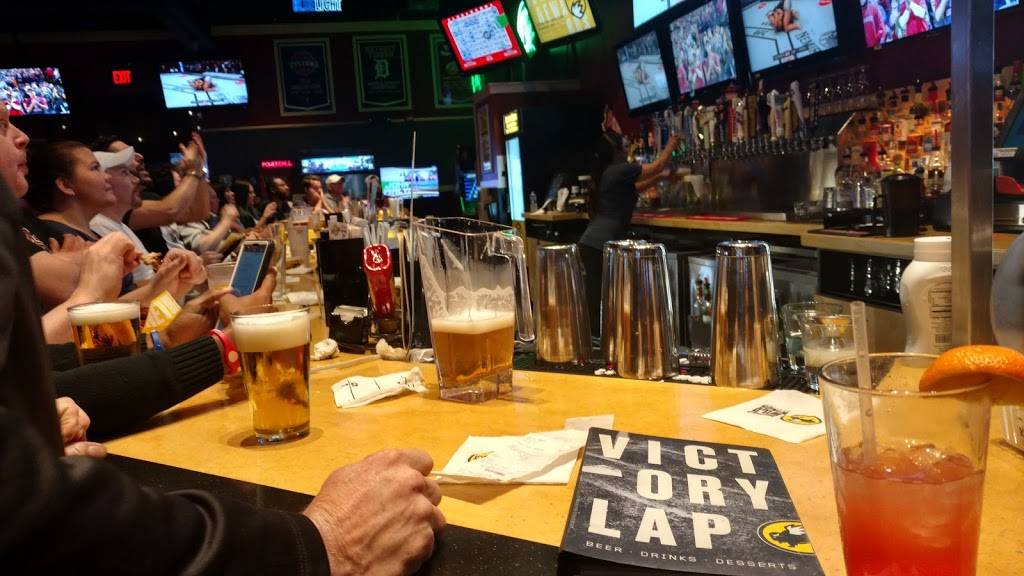 Buffalo Wild Wings | meal takeaway | 13655 Eureka Rd, Southgate, MI 48195, USA | 7342812999 OR +1 734-281-2999