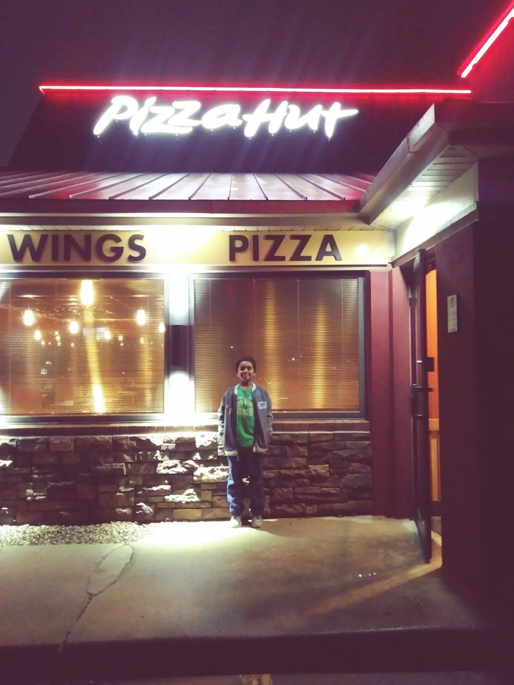Pizza Hut | meal takeaway | 2001 W, US-52, Rochester, MN 55901, USA | 5072876396 OR +1 507-287-6396