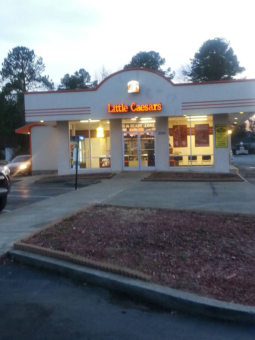 Little Caesars Pizza | meal takeaway | 2309 Neuse Blvd, New Bern, NC 28560, USA | 2526363339 OR +1 252-636-3339