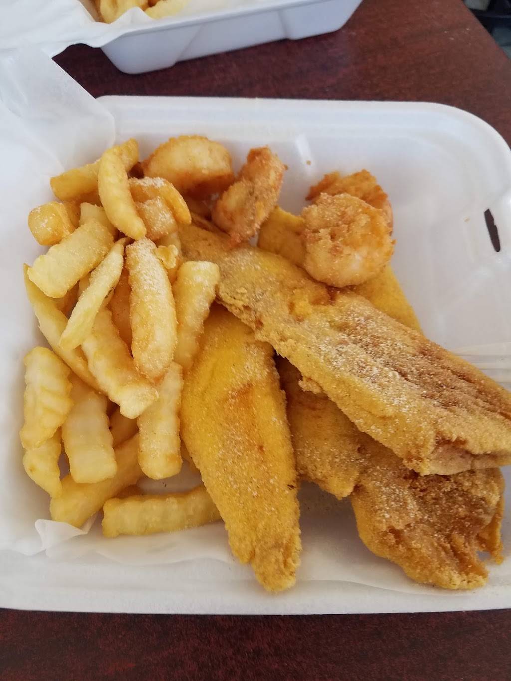 Hook Fish And Chicken Restaurant 604 1st Ave SE, Moultrie, GA 31768