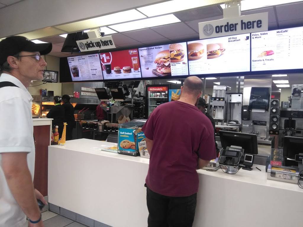 McDonalds | cafe | 1790 W Newport, Stanton, DE 19804, USA | 3029940162 OR +1 302-994-0162
