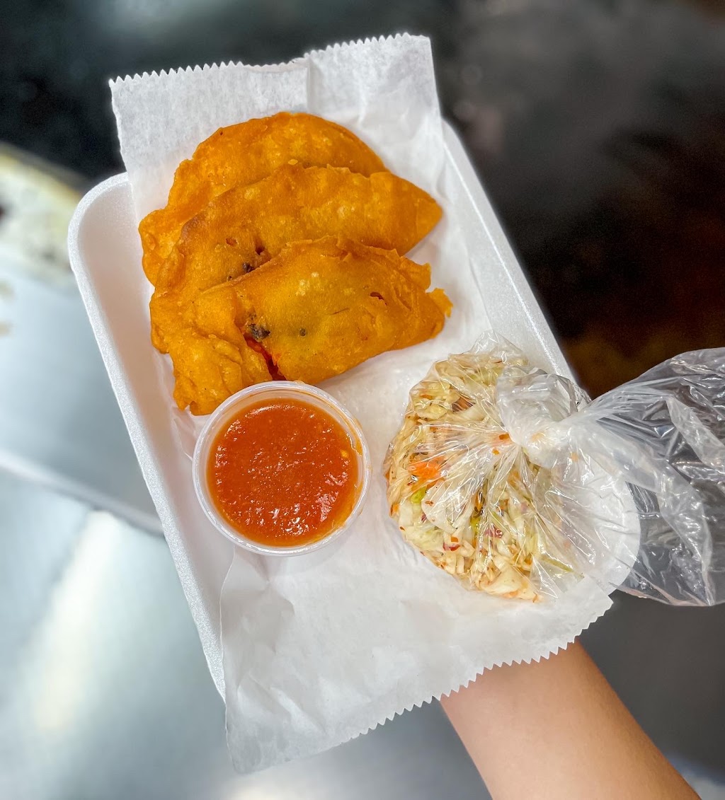 Adelita Pupuseria y Mas (Food Truck) 6715 Gulf Fwy, Houston, TX 77087