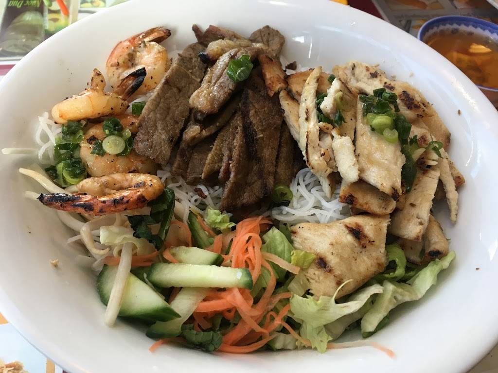 Pho Bo Ga King | meal delivery | 778 Somerset St W, Ottawa, ON K1R 6R1, Canada | 6132373002 OR +1 613-237-3002