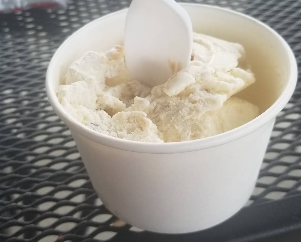 Golly Gs Coffee, Ice Cream & Sweets - Greenbrier | bakery | 2551 US-41 S, Greenbrier, TN 37073, USA | 6158632431 OR +1 615-863-2431