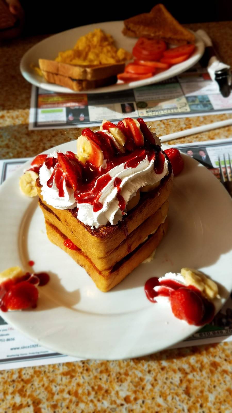 Voorhees Diner | meal delivery | 320 NJ-73, Voorhees Township, NJ 08043, USA | 8562106400 OR +1 856-210-6400