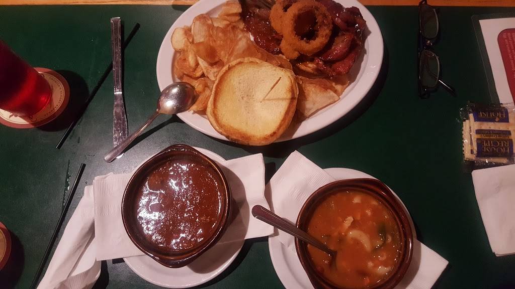 Ladder House Bar & Grill Inc | restaurant | 2209 Charles Town Rd, Martinsburg, WV 25405, USA | 3042672441 OR +1 304-267-2441