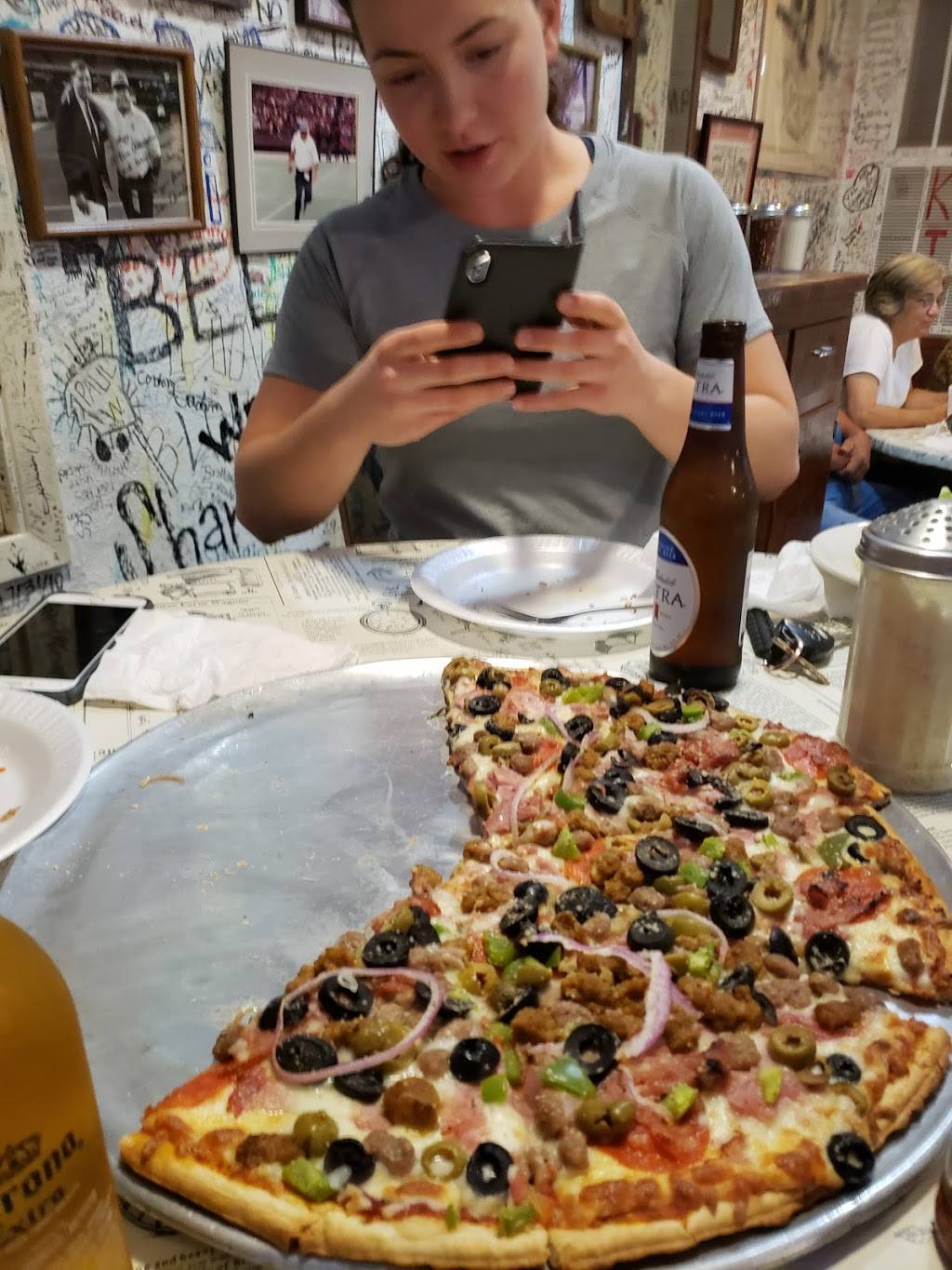 Youngs Pizza | restaurant | 625 W Santa Gertrudis St, Kingsville, TX 78363, USA | 3615929179 OR +1 361-592-9179