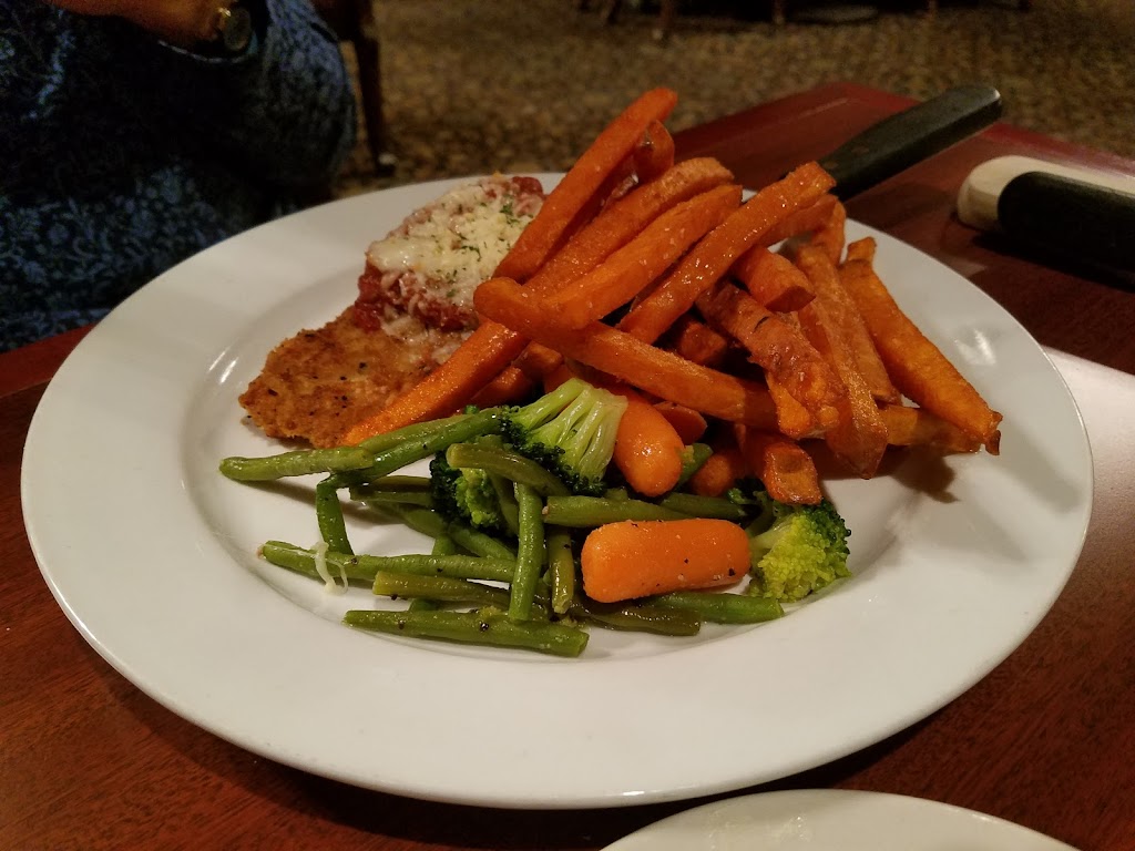 Carbon Country Club Restaurant | restaurant | 3055 US-6, Helper, UT 84526, USA | 4356372311 OR +1 435-637-2311