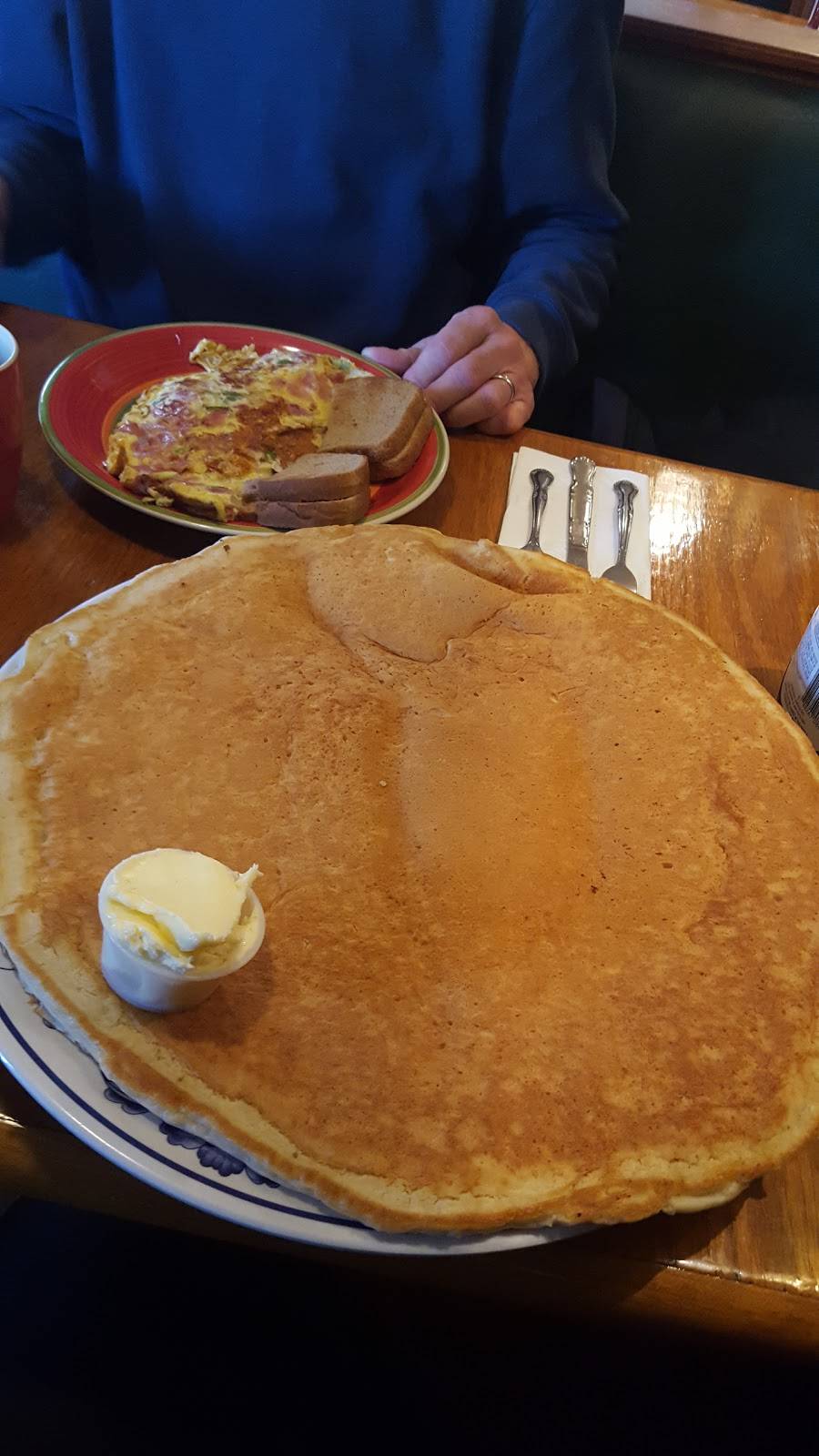 Biggies Place | restaurant | 4 S County Line Rd, Souderton, PA 18964, USA | 2157211471 OR +1 215-721-1471
