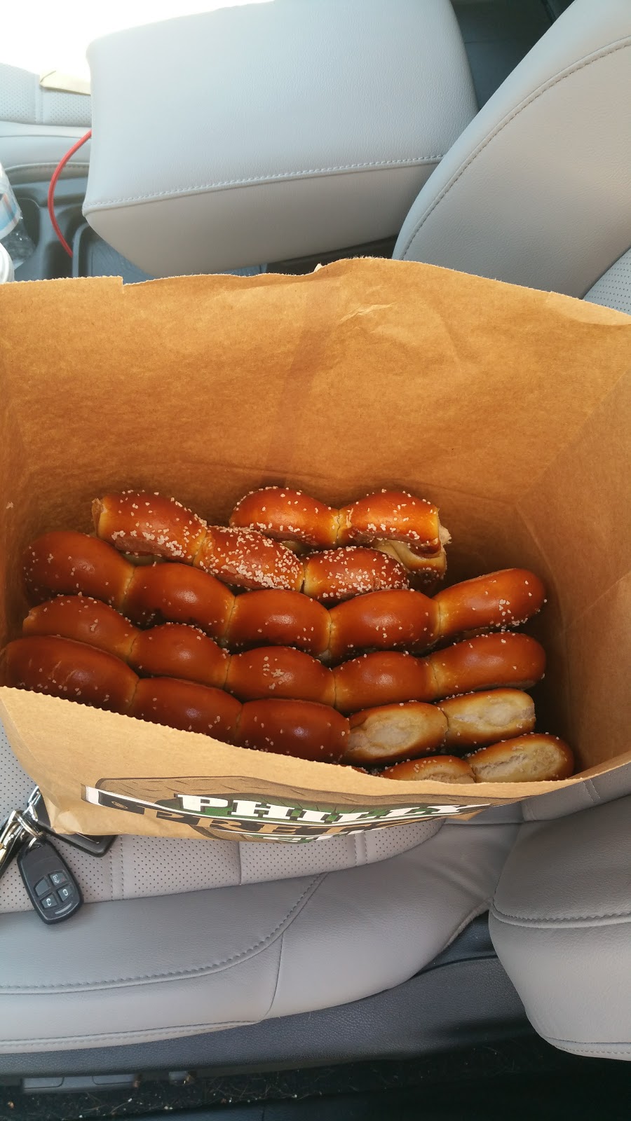 Philly Pretzel Factory | bakery | 330 W Main St, Lansdale, PA 19446, USA | 2153623363 OR +1 215-362-3363
