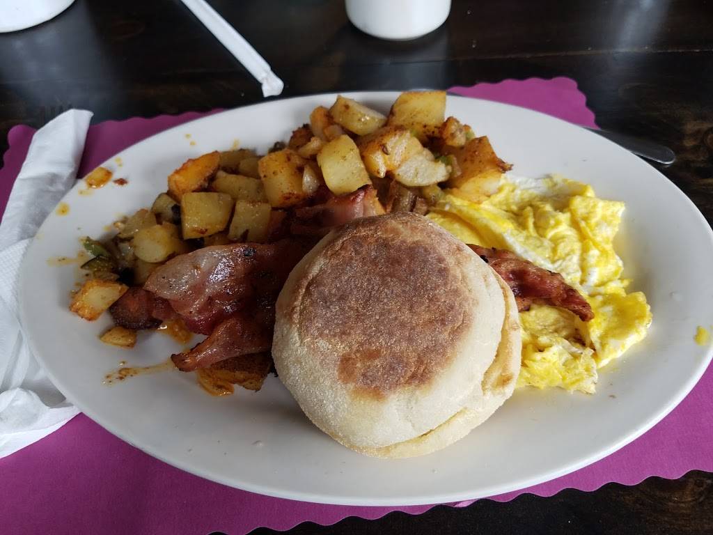 Jennas Fourth St. Cafe | restaurant | 112 E 4th St, Dunkirk, NY 14048, USA | 7163665360 OR +1 716-366-5360