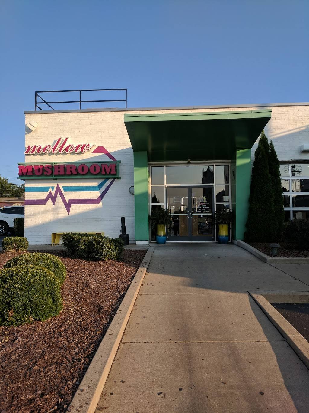 Mellow Mushroom | meal takeaway | 1035 Chestnut St, Bowling Green, KY 42101, USA | 2703931800 OR +1 270-393-1800