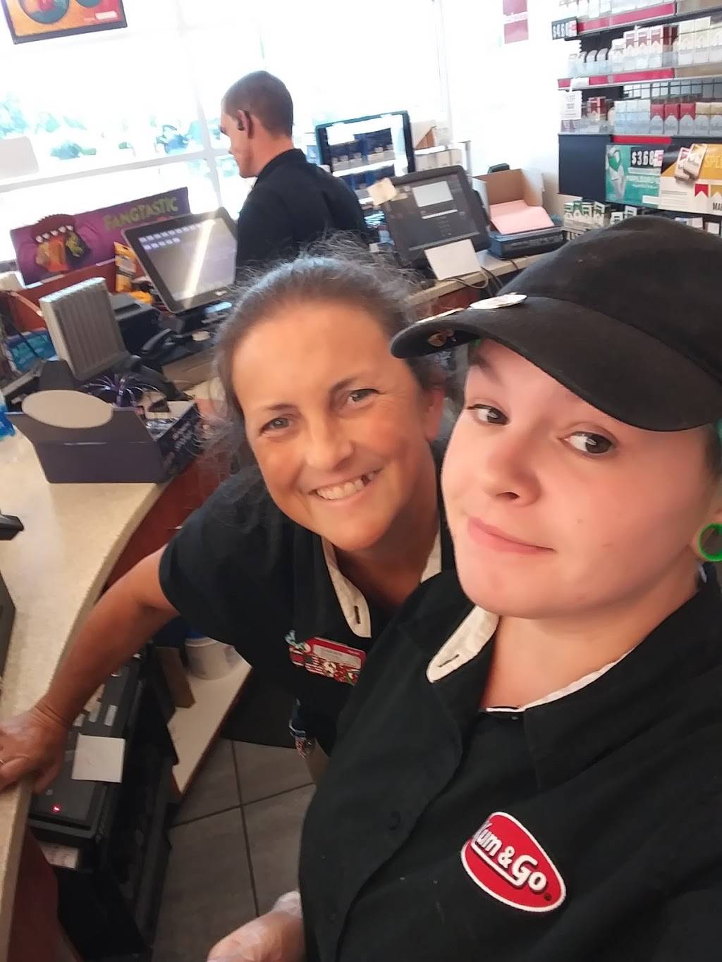 Kum & Go | meal takeaway | 16140 MO-59, Neosho, MO 64850, USA | 4174517262 OR +1 417-451-7262