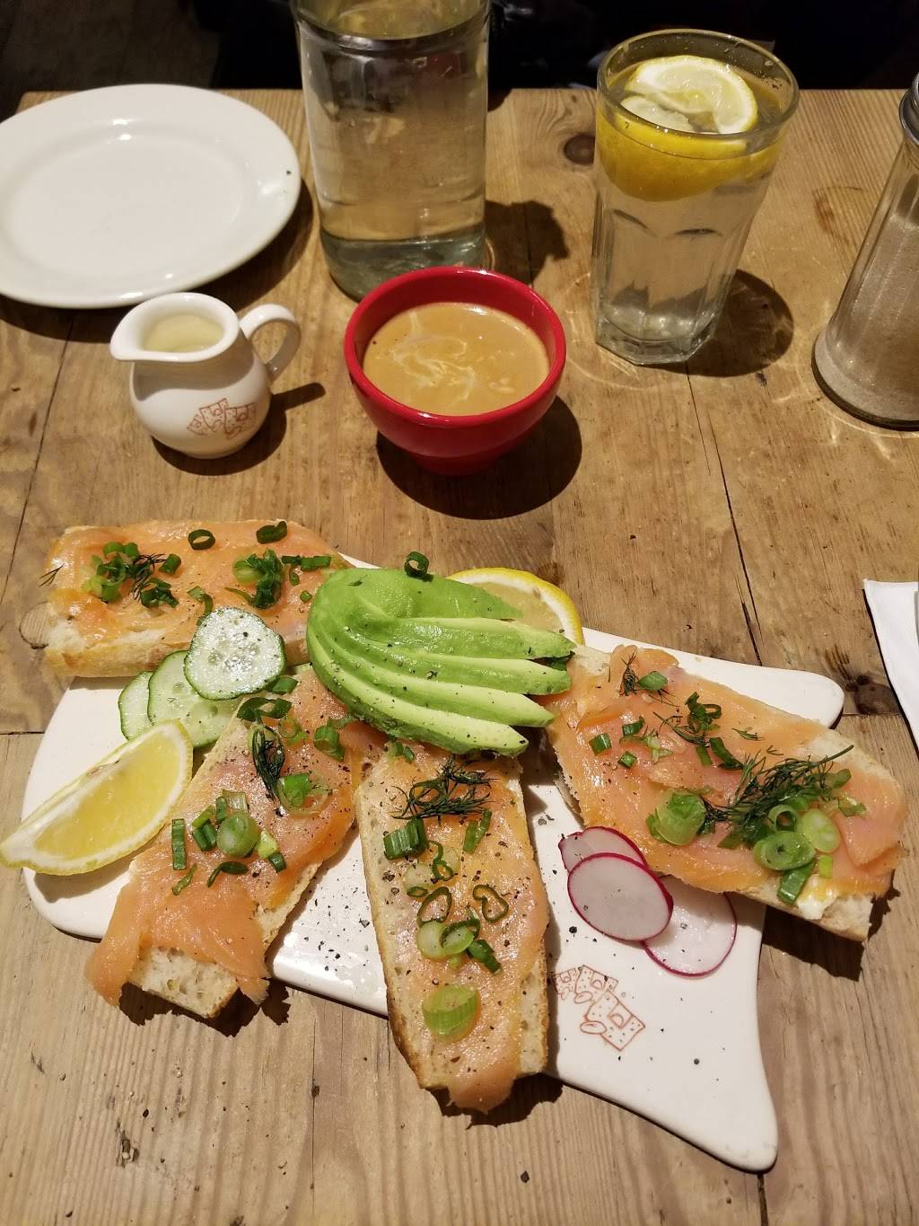 Le Pain Quotidien | restaurant | 1270 1st Avenue, New York, NY 10065, USA | 2129885001 OR +1 212-988-5001