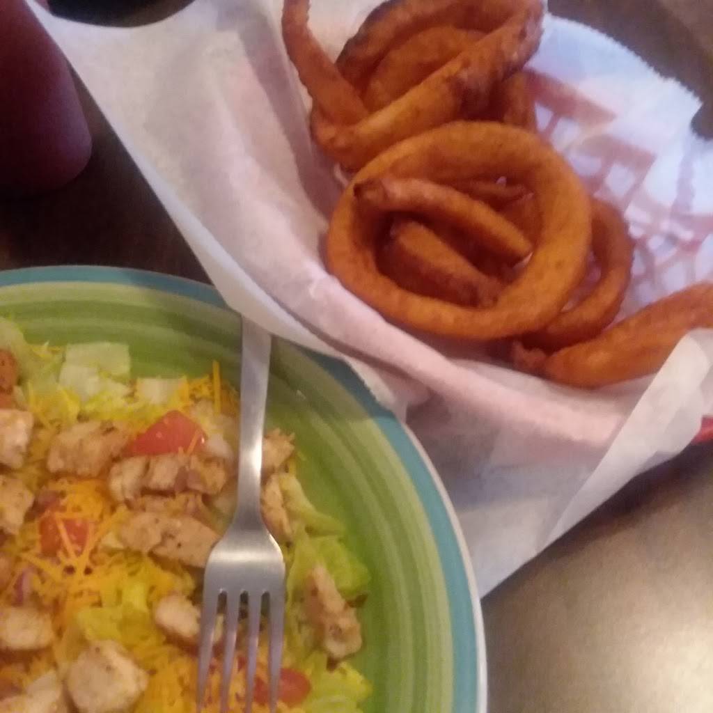 Angelas Food & Spirits | restaurant | 120 N Walnut St, Arthur, IL 61911, USA | 2175434059 OR +1 217-543-4059