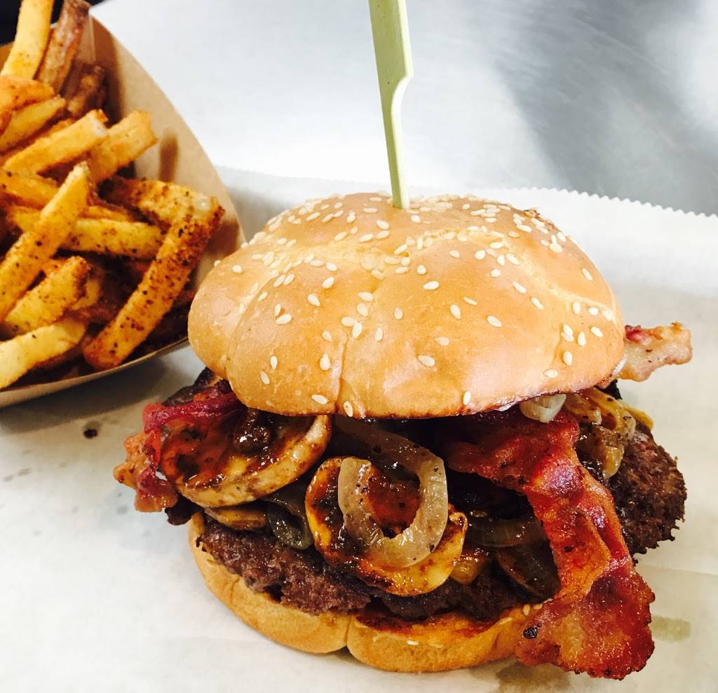 Flash Burger | restaurant | 119 Business Park Dr #100, Kenedy, TX 78119, USA | 8305830870 OR +1 830-583-0870