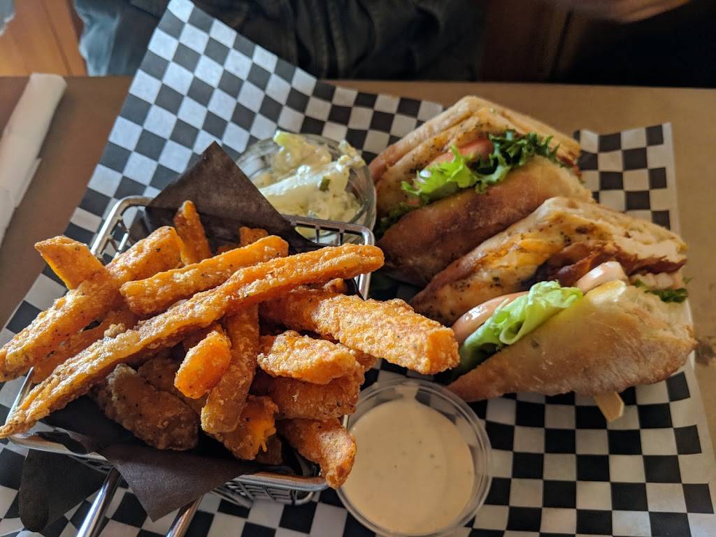Wild Wing | restaurant | 20865 Dalton Rd, Sutton, ON L0E 1R0, Canada | 9057228100 OR +1 905-722-8100