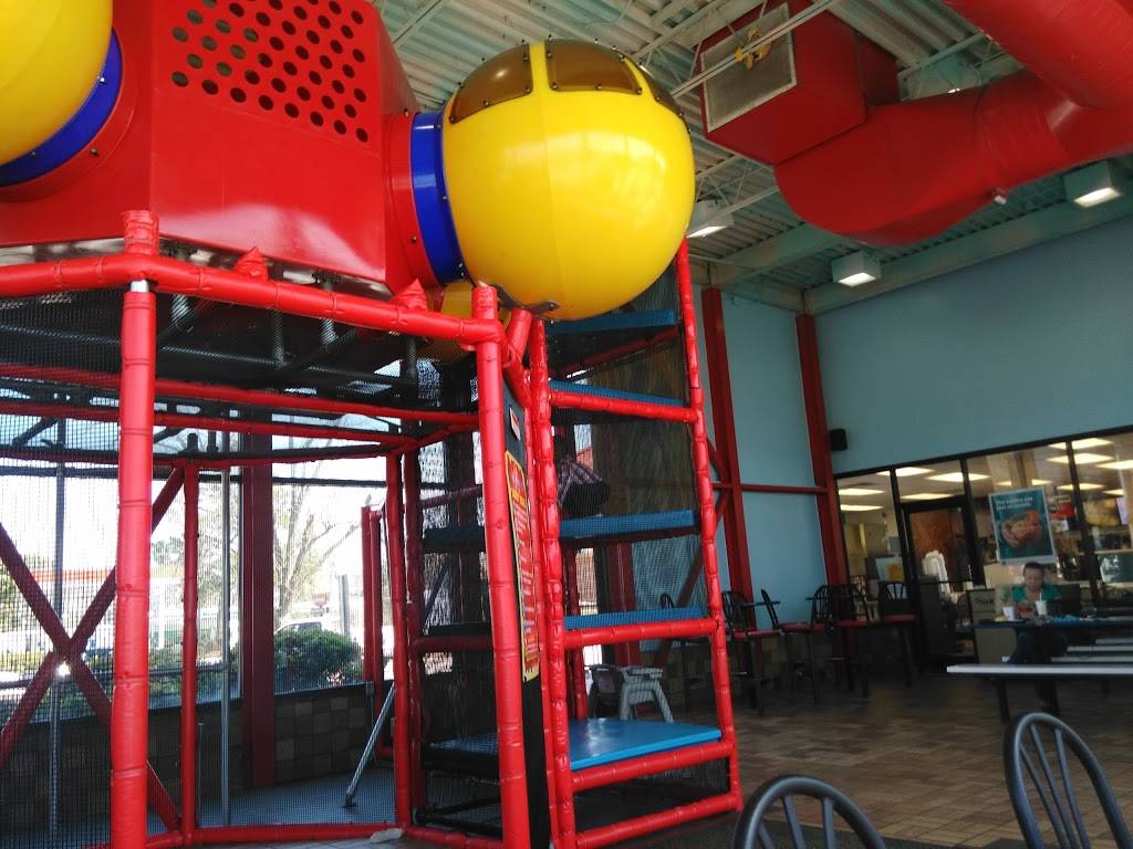 McDonalds | cafe | 5009 Sante Fe Road, Fayetteville, NC 28303, USA | 9108677419 OR +1 910-867-7419