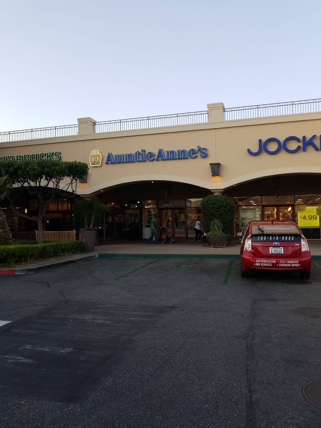 Auntie Annes | restaurant | 48750 Seminole Dr, Cabazon, CA 92230, USA | 9518499575 OR +1 951-849-9575
