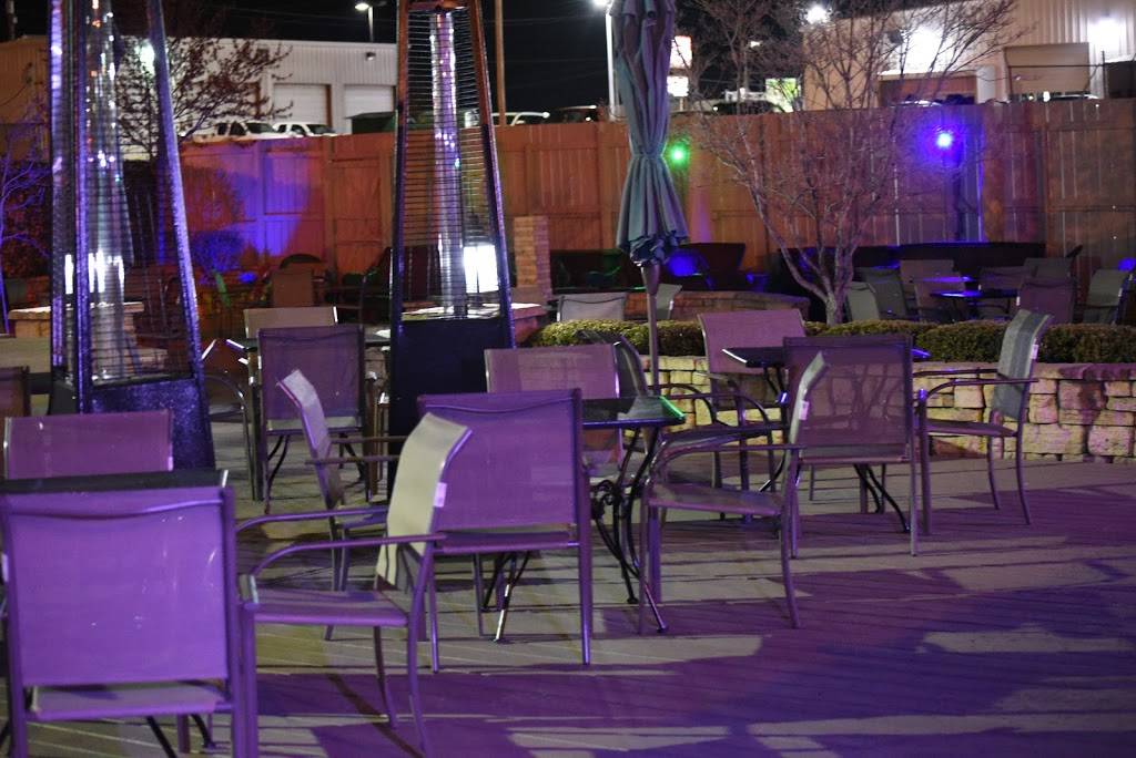 Flashback Live | restaurant | 4201 N Wells St, Fort Wayne, IN 46808, USA | 2604225292 OR +1 260-422-5292