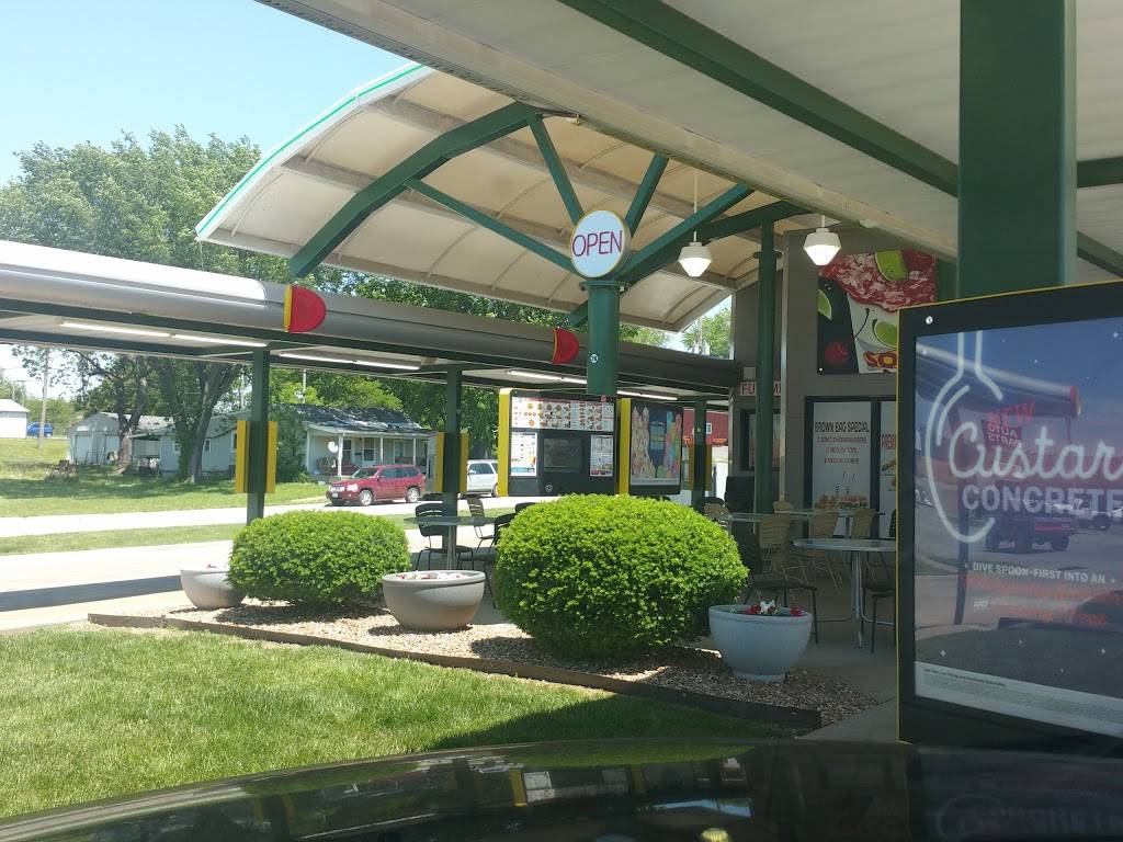 Sonic Drive-In | restaurant | 300 N State St, Knob Noster, MO 65336, USA | 6605634944 OR +1 660-563-4944