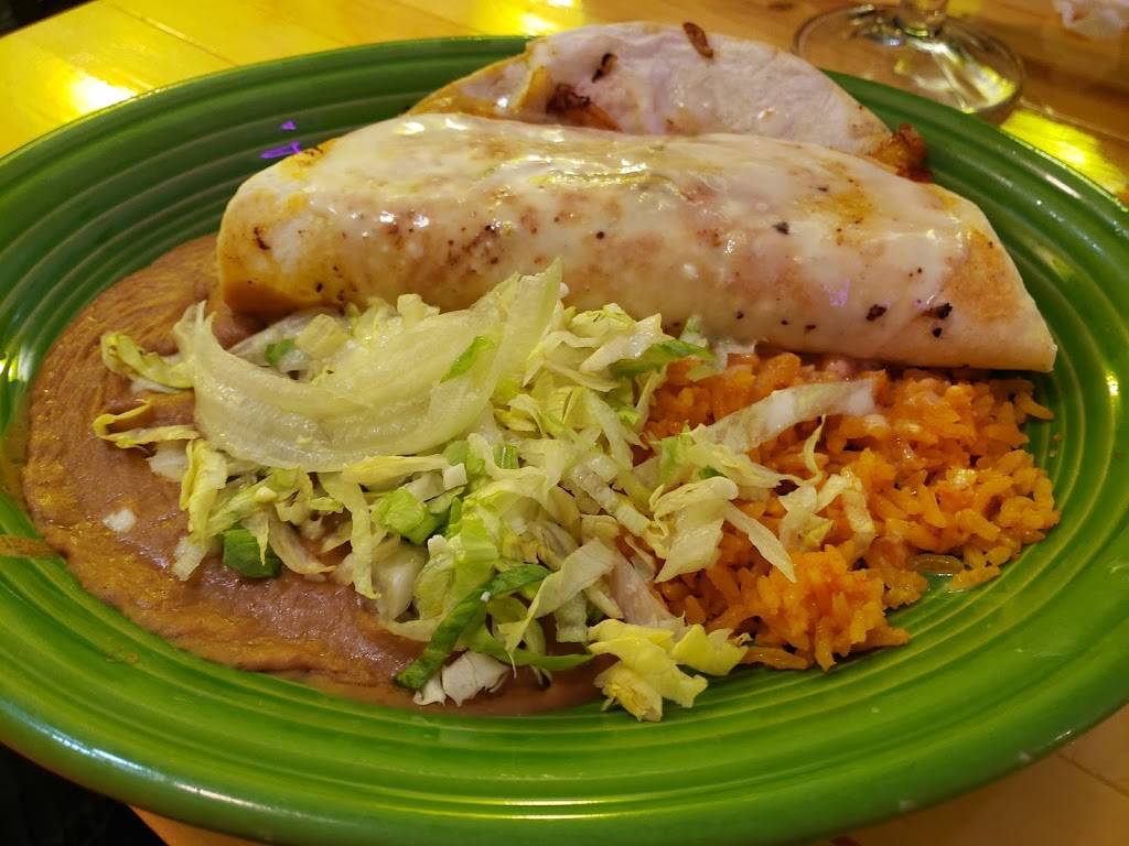 Pueblo Lindo | restaurant | 124 W State St, Paxton, IL 60957, USA | 2173795200 OR +1 217-379-5200