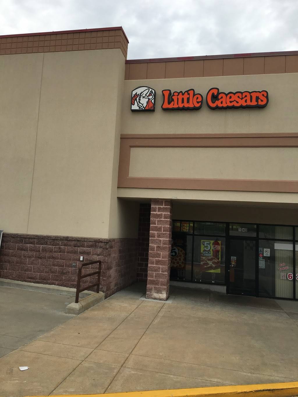 Little Caesars Pizza - Meal takeaway | 1040 Lemay Ferry Rd, St. Louis, MO 63125, USA