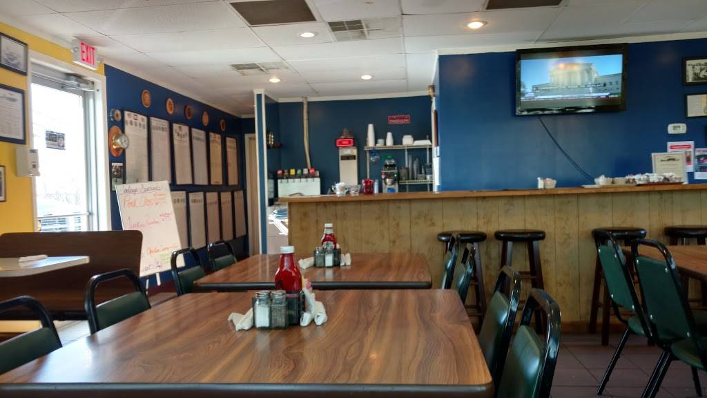 Family Ties Restaurant | 904 Webb Ave, Crossville, TN 38555, USA