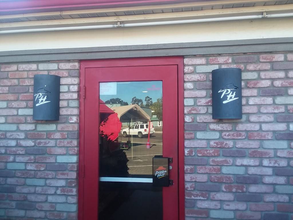 Pizza Hut | meal delivery | 855 S Main Ave suite g, Fallbrook, CA 92028, USA | 7607285864 OR +1 760-728-5864