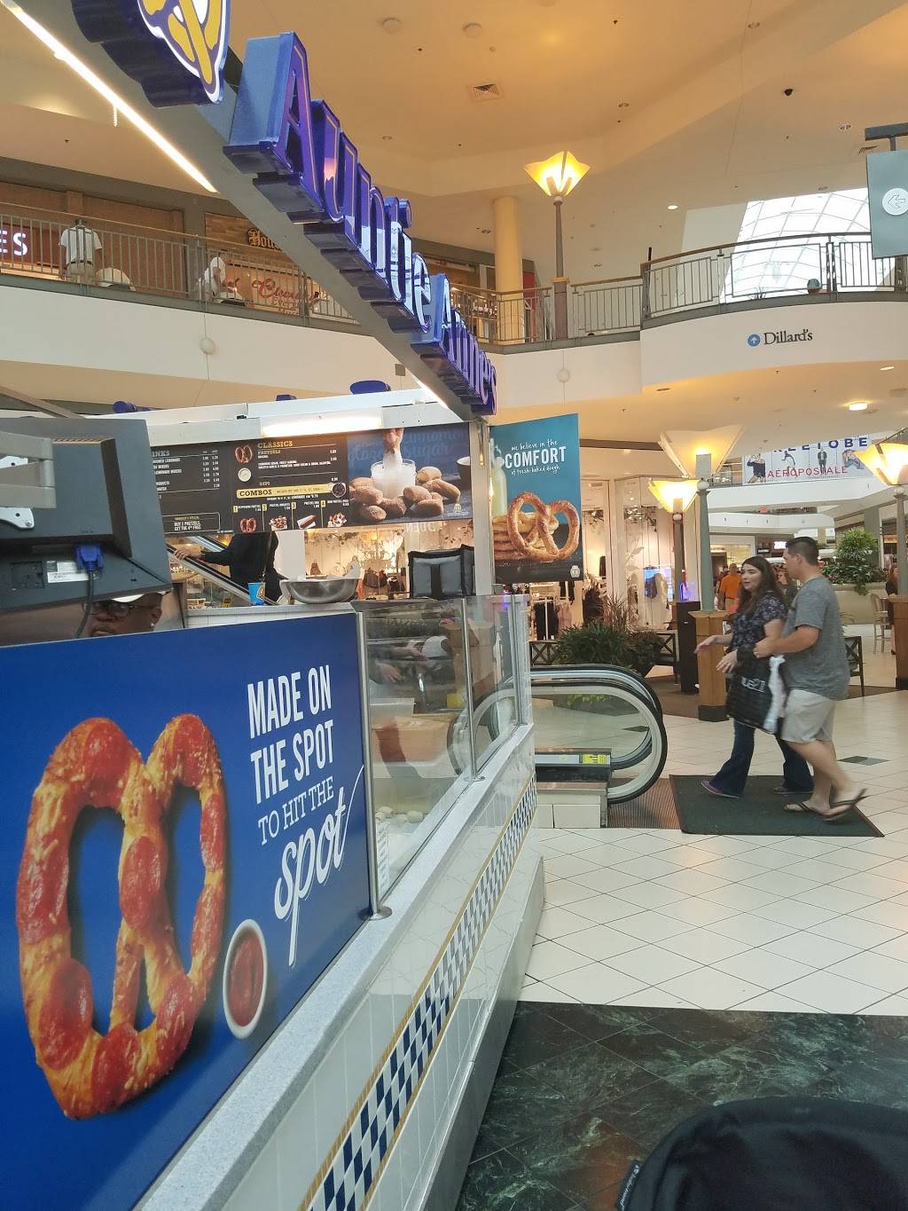 Auntie Annes | bakery | 6401 Bluebonnet Blvd, Baton Rouge, LA 70836, USA | 2257670088 OR +1 225-767-0088