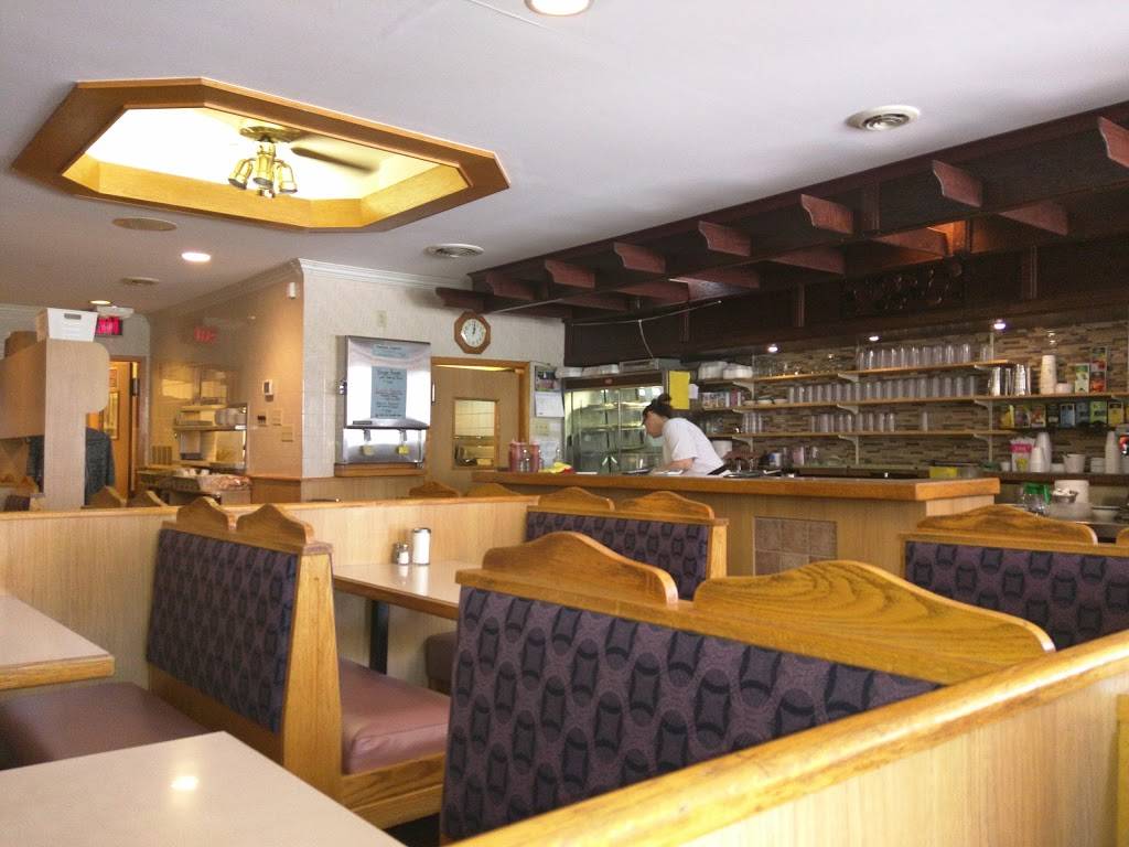 Marys Restaurant | restaurant | 513 St Lawrence St, Winchester, ON K0C 2K0, Canada | 6137743733 OR +1 613-774-3733