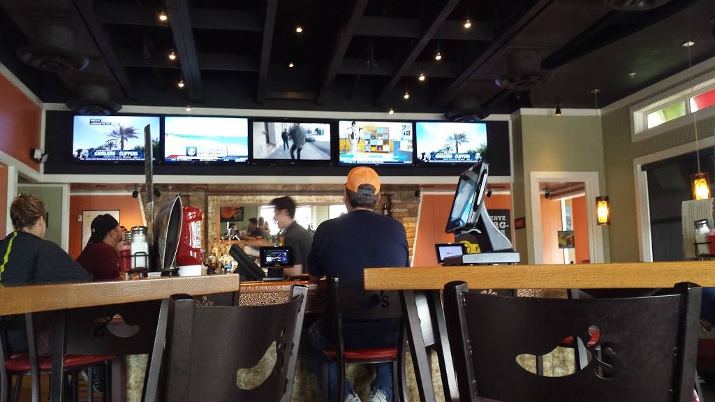 Chilis Grill & Bar | meal takeaway | 17650 N Interstate 35 Frontage Rd, Schertz, TX 78154, USA | 2105660247 OR +1 210-566-0247