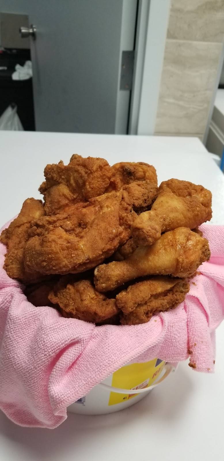 Coq-O-Bec La Salle | meal delivery | 1651 Av Dollard, LaSalle, QC H8N 1T7, Canada | 5143666363 OR +1 514-366-6363
