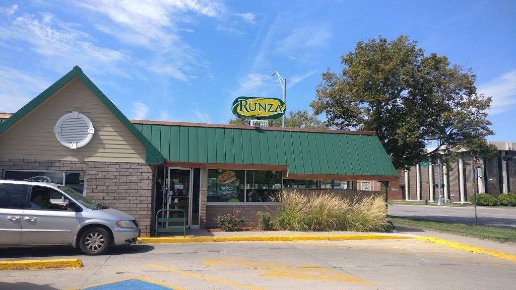 Runza Restaurant | restaurant | 640 N Park Ave, Fremont, NE 68025, USA | 4027218444 OR +1 402-721-8444