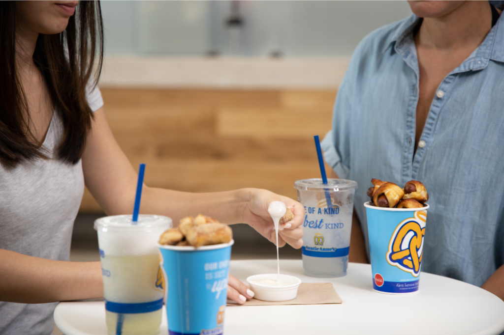 Auntie Annes Pretzels | restaurant | 1000 Ross Park Mall Dr, Pittsburgh, PA 15237, USA | 4123674744 OR +1 412-367-4744