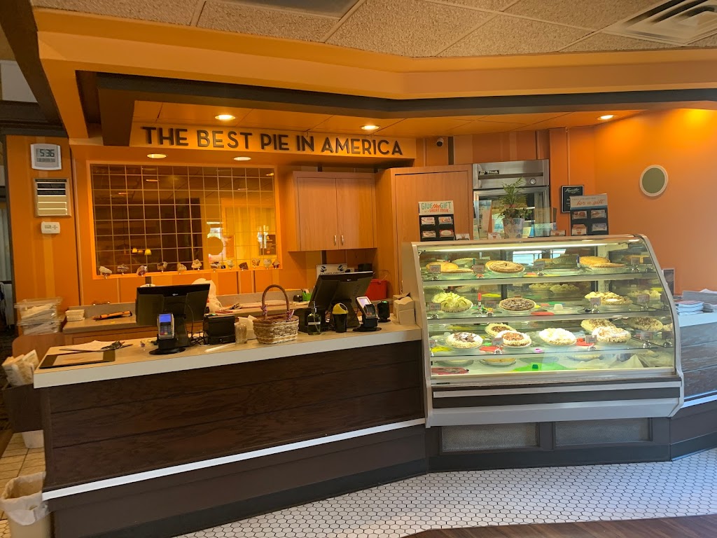 Village Inn | bakery | 102 W 6th St, Glenwood Springs, CO 81601, USA | 9709459275 OR +1 970-945-9275