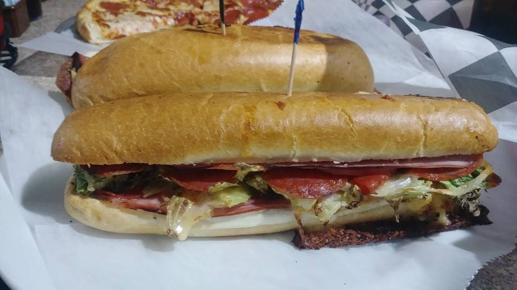 Castaways Pizza & Grill | restaurant | 877 Broad St, Conneaut, OH 44030, USA | 4405998187 OR +1 440-599-8187